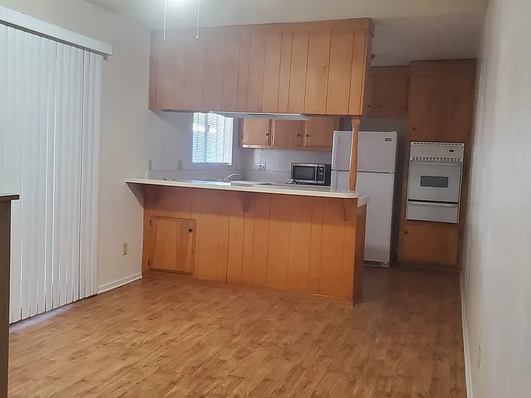 655 Colby Cir #17 — Photo 5