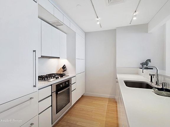 4th image of 50 Franklin St APT 17B