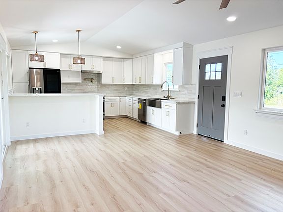 3rd image of 16-2046 Macadamia Dr