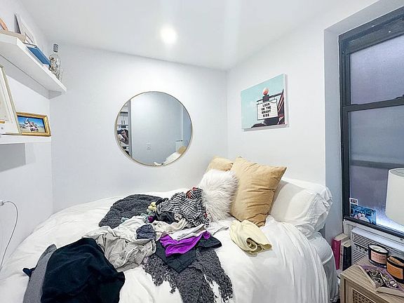 4th image of 247 Mulberry St APT 15