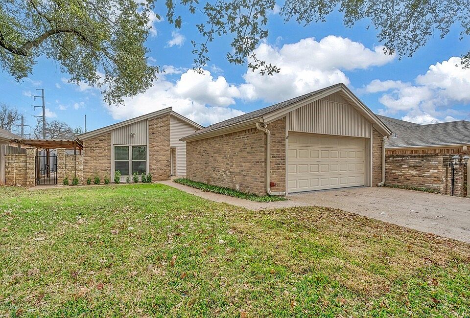 1st image of 30 Sugar Creek Pl