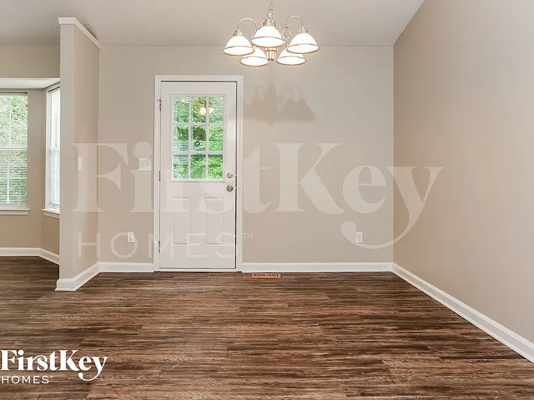 6319 Hillview Ln — Photo 4