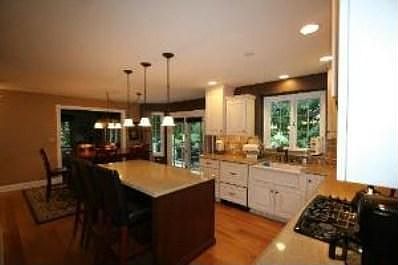 3rd image of 711 Turnberry Ct