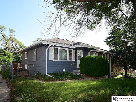 3rd image of 8726 Parker St