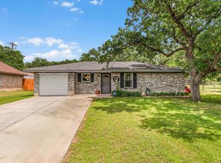 105 Rhoades St, Azle, TX 76020