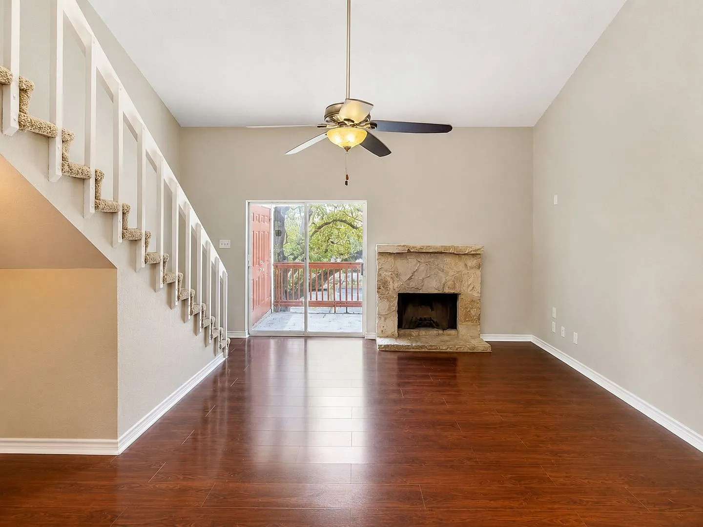 Beautiful 2 Br Condo In Desired Gated Community - North East San Antonio - Centrally Located — Photo 4
