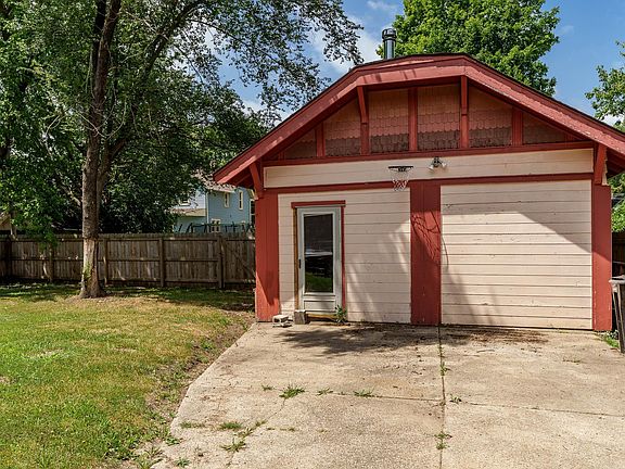 3rd image of 940 8th St
