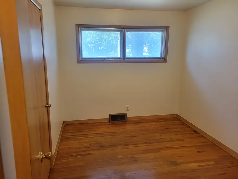 418 E Washington St — Photo 8