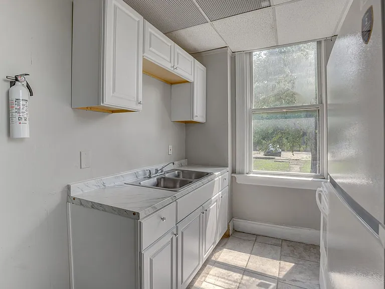 4338 Vine St #2 — Photo 7