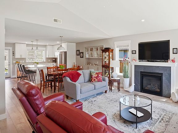 5th image of 1024 Celia Cres