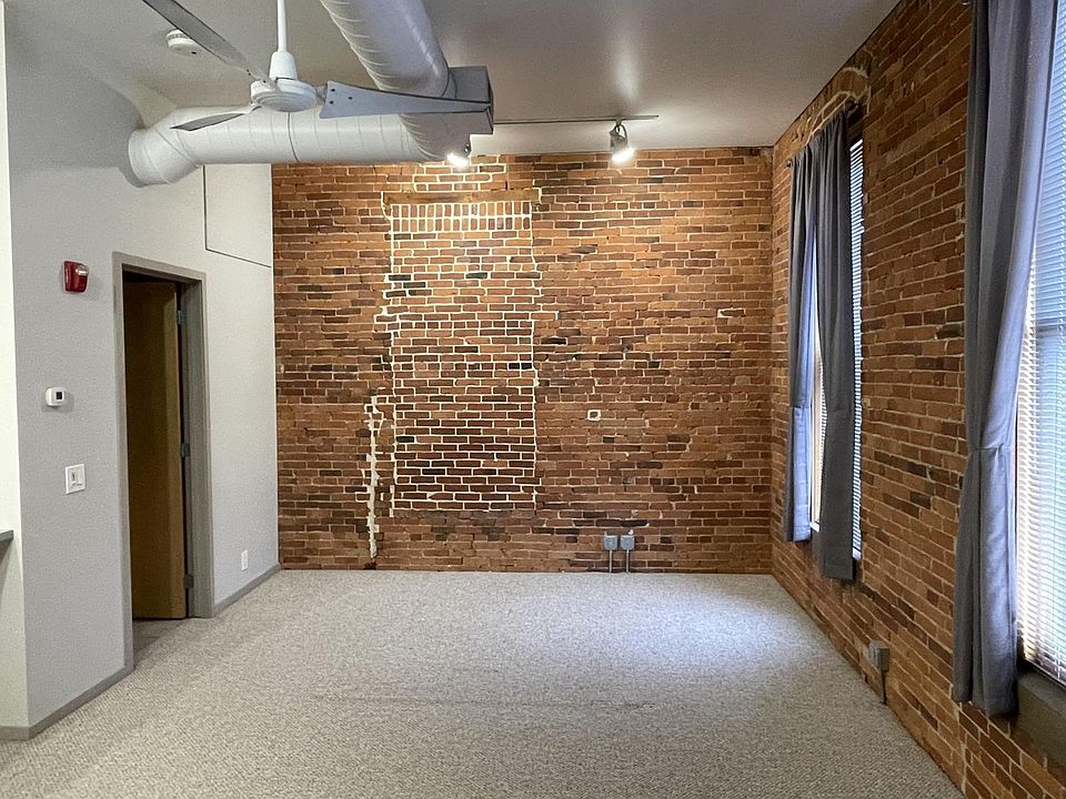 1st image of 146 S Market St Ste 250