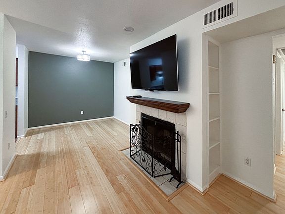 3rd image of 1860 White Oak Dr APT 323