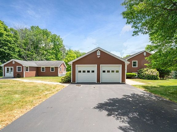 3rd image of 4 Fern Ave