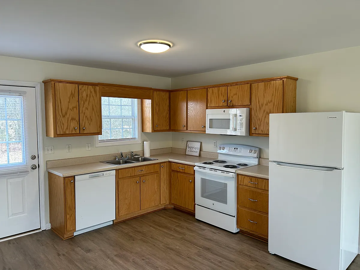 Building Photo - 49 Farm View Cir