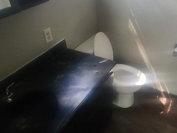 2nd image of 323 S Race St