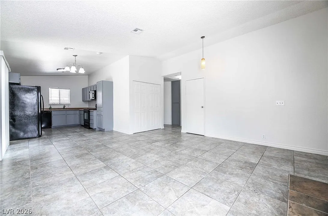 2 bed, 2.0 bath, 922 sqft, $1,995 — Photo 3