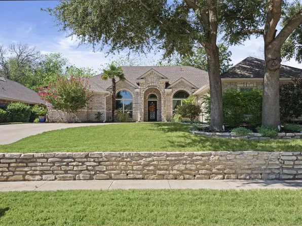 5589 Greenview Ct, North Richland Hills, TX 76148
