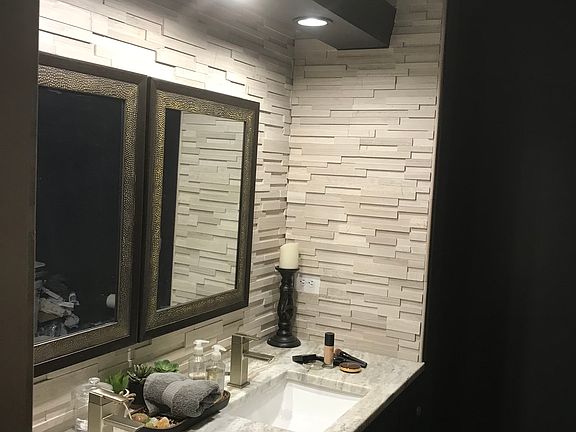 Master bth w/custom features