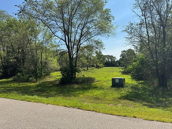 2nd image of N1550 715th St