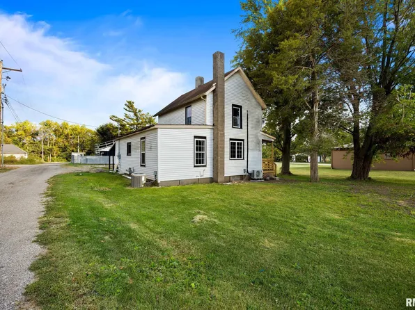 1062 2nd St, Camp Grove, IL 61424