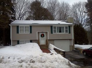 9 Plummer Ln, Kennebunk, ME 04043
