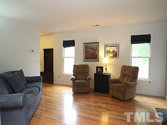3rd image of 111 Sarabande Dr