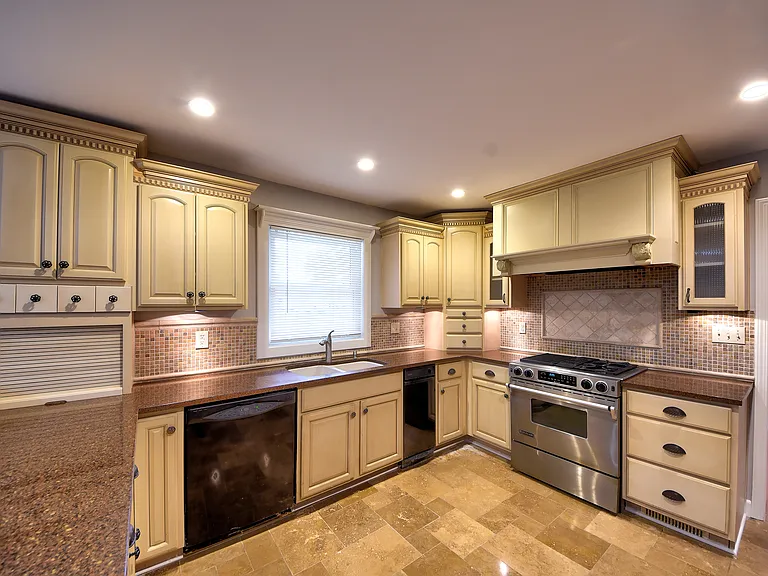 6819 NW Park Plaza Dr — Photo 8