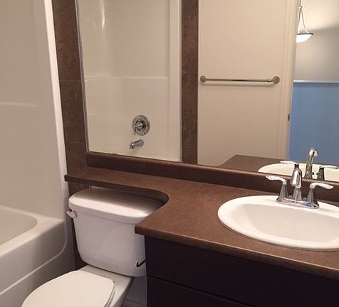Main Upper Bath/Tub