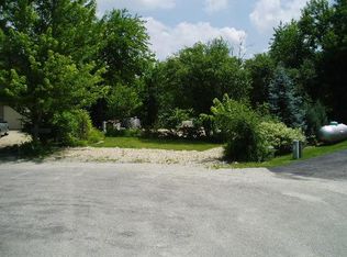 129 Fossil Lake Rd, Wilmington, IL 60481