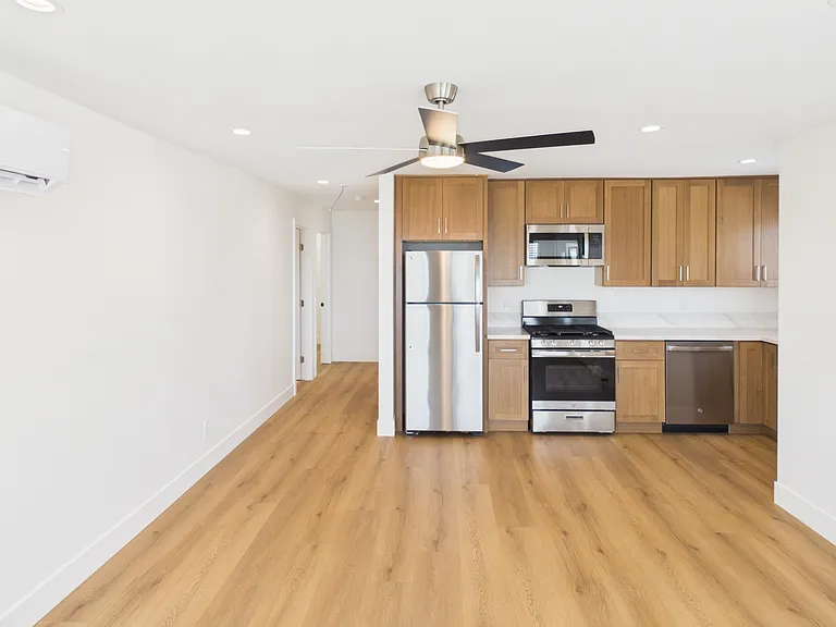 1126 W Redwood St — Photo 8