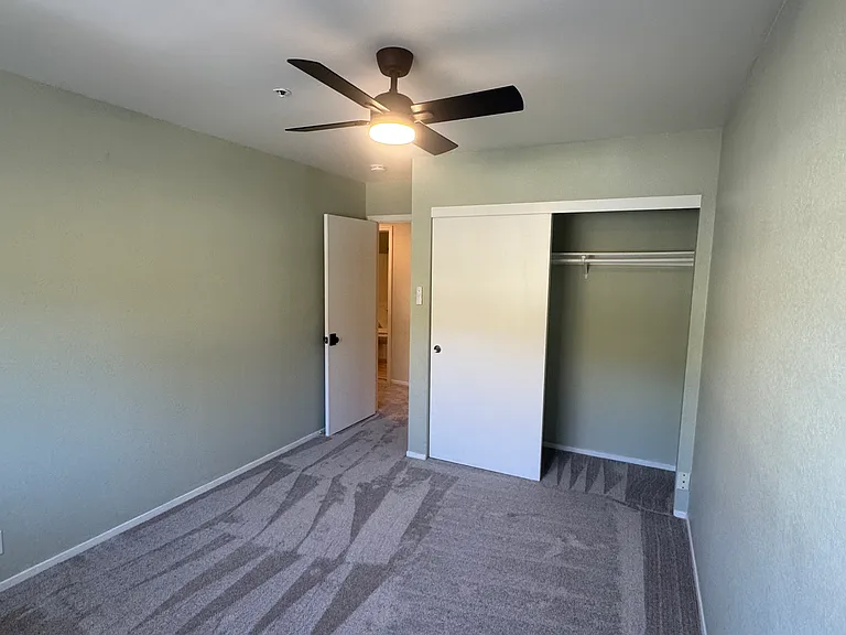 1043 Southwood Dr #J — Photo 28