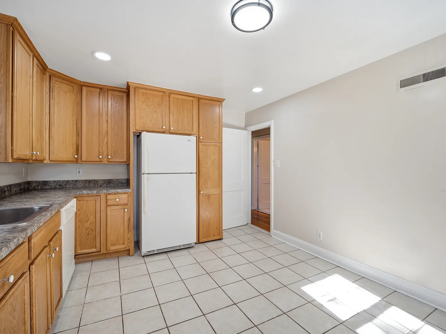 2 bed, 800 sqft, $1,595 — Photo 3