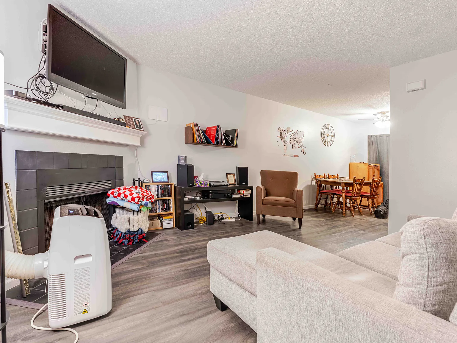 2 bed, 1.5 bath, 960 sqft, $1,403 — Photo 2