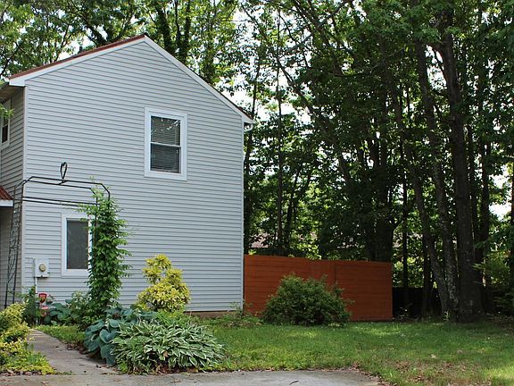 2nd image of 44 Edinshire Rd