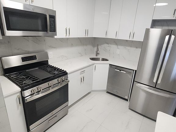 4th image of 45 River Dr S APT 2914
