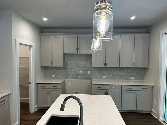 3rd image of 2018 Florine Dr