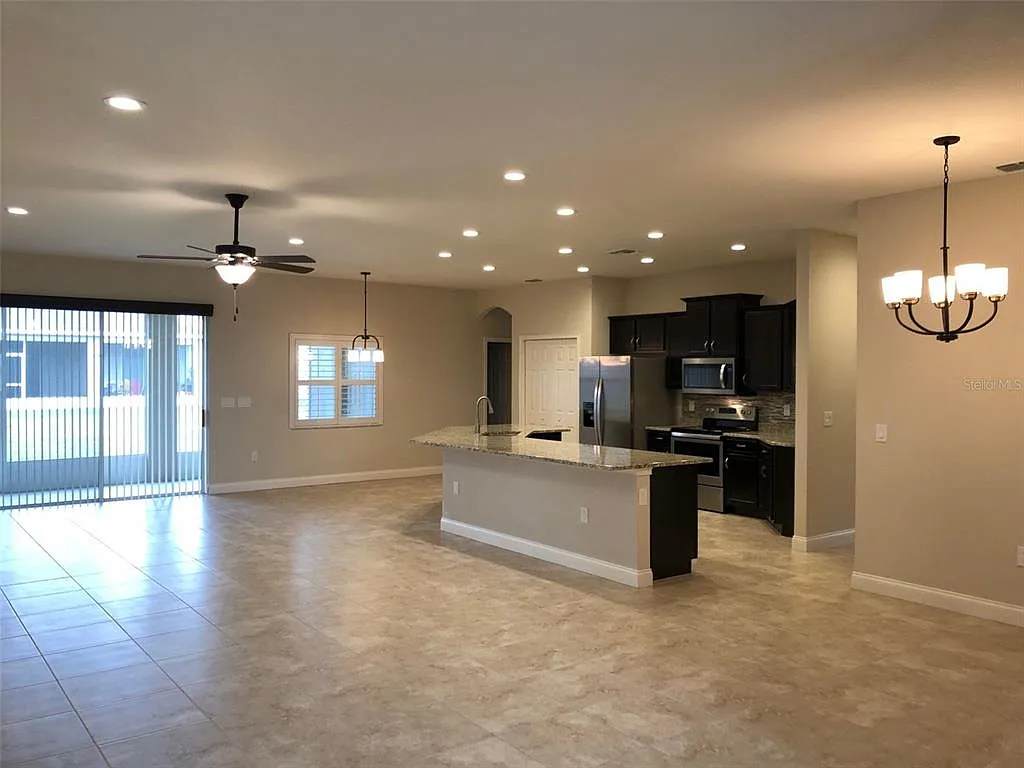 5 bed, 3.0 bath, 2536 sqft, $3,495 — Photo 3