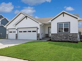 926 Horizon Dr, Tiffin, IA 52340