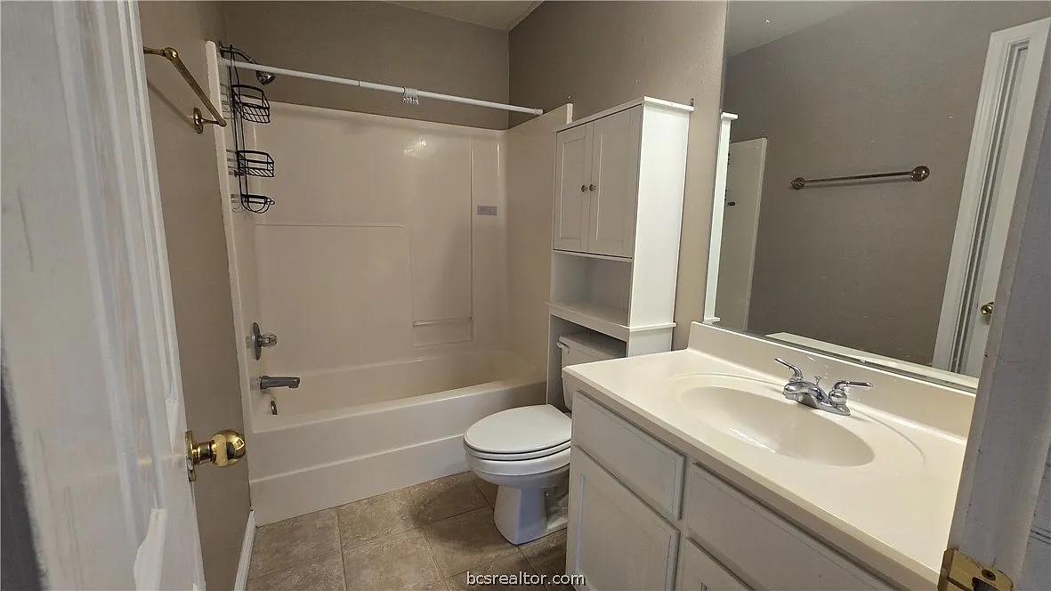 3 bed, 3.0 bath, 1335 sqft, $1,600 — Photo 4