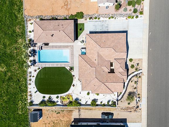2nd image of 323 W Ctr
