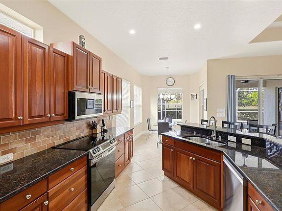 5th image of 508 Fallbrook Dr