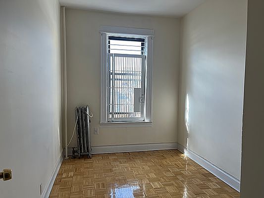 5th image of 109 Sterling St #29