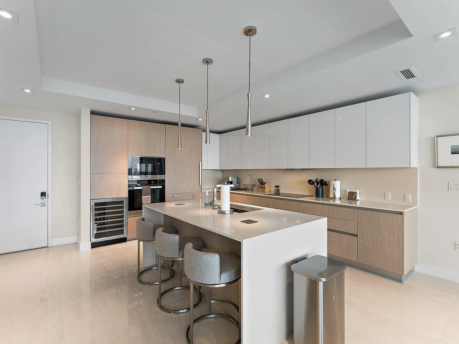 2 bed, 2.0 bath, 1620 sqft, $15,000 — Photo 3