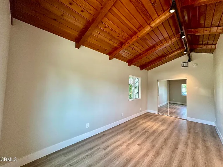 16744 Ludlow St — Photo 20