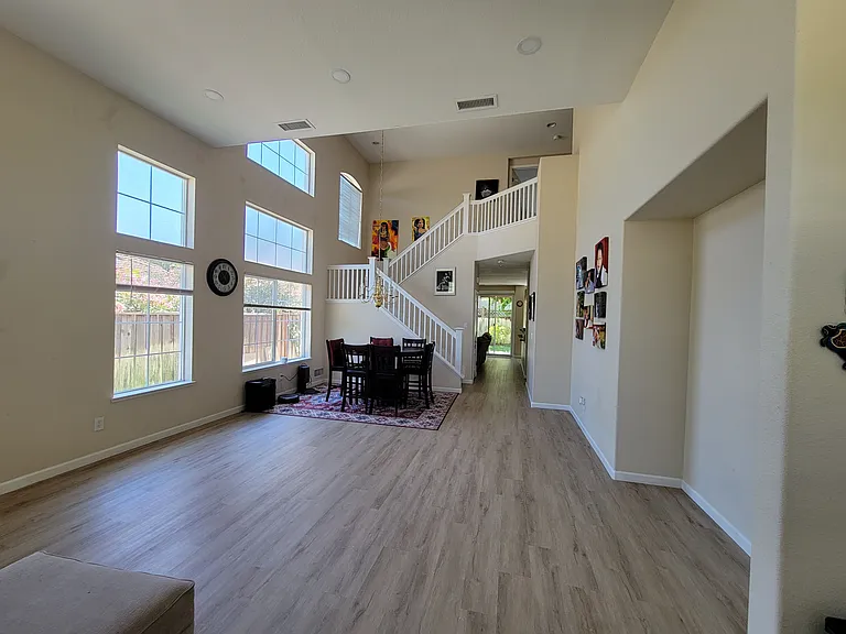 220 Primrose Dr — Photo 6