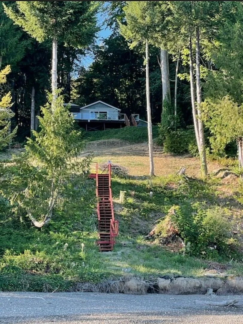 Beautiful home on the Totten Inlet — Photo 4