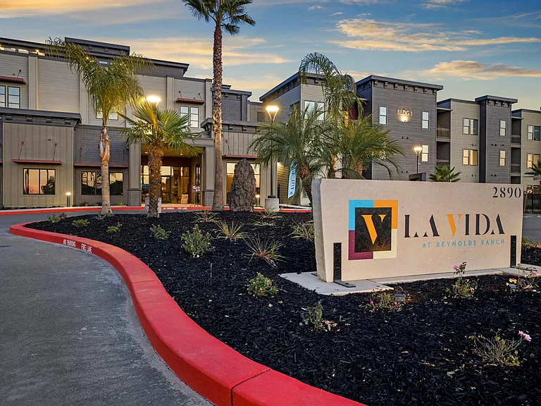 La Vida 55+ Luxury Living — Photo 17
