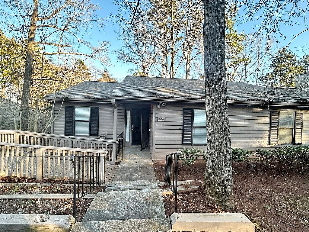 106 Cedar Hollow photo 1