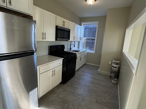 2nd image of 114 Mallory Ave #3