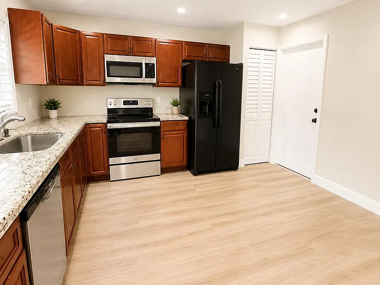 6020 NW 25th Ct — Photo 5